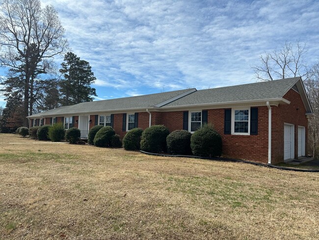 323 NC 62 E in Greensboro, NC - Building Photo - Building Photo