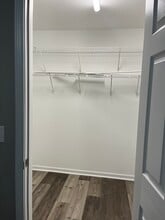 3716 Cotswold Ave, Unit V in Greensboro, NC - Building Photo - Building Photo
