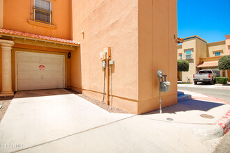 3150 N Yarbrough Dr in El Paso, TX - Foto de edificio - Building Photo