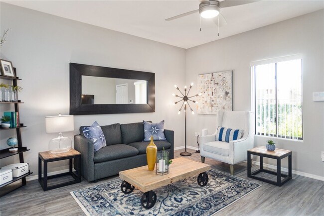 The Cove Apartments in Phoenix, AZ - Building Photo - Building Photo