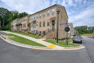 4240 Hickory Pne Aly in Doraville, GA - Building Photo - Building Photo