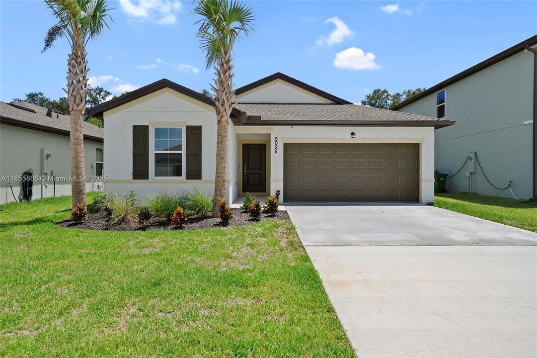5025 Armina Pl in Fort Pierce, FL - Foto de edificio