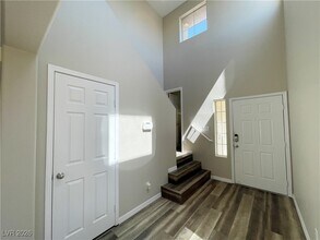 10353 Talking Tree Ave in Las Vegas, NV - Building Photo - Building Photo