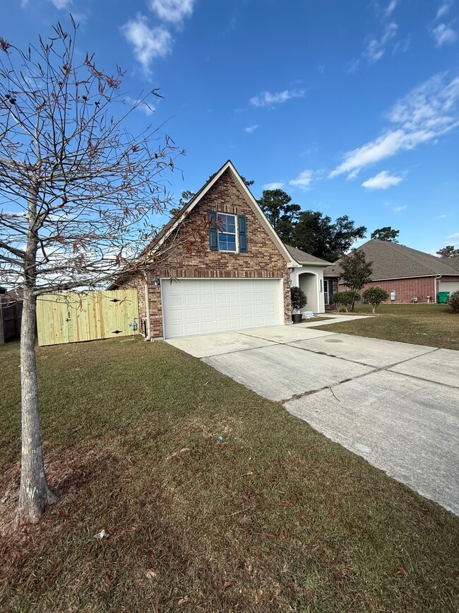 42245 Wood Ave in Ponchatoula, LA - Building Photo - Building Photo