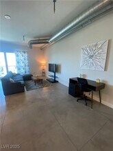 200 Hoover Ave in Las Vegas, NV - Foto de edificio - Building Photo