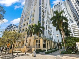 1060 Brickell Ave, Unit 2813 in Miami, FL - Building Photo