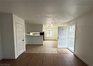4750 Thunderbolt Ave in Las Vegas, NV - Building Photo - Building Photo