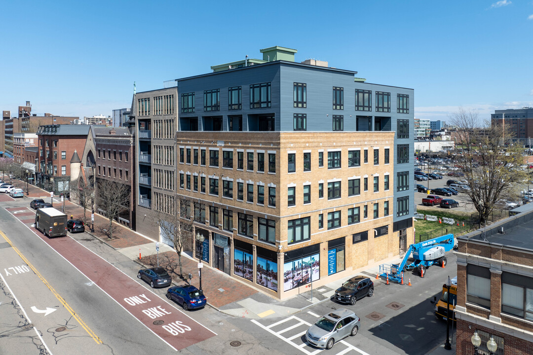 4 Thorndike St in Boston, MA - Building Photo