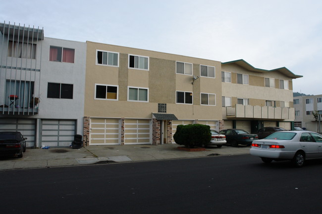 978 Nora Way in South San Francisco, CA - Building Photo - Building Photo