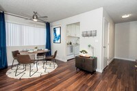 Building Photo - Riverside Villas Apartamentos in Sacramento, California