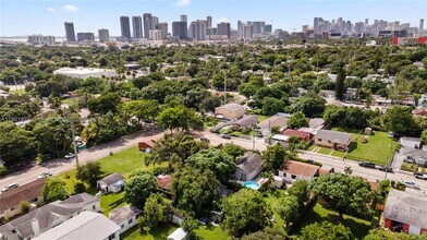 327 NW 47th St in Miami, FL - Building Photo - Building Photo