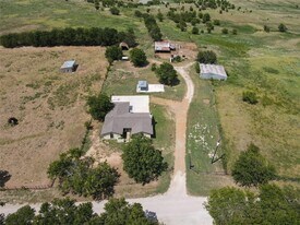 255 Frog Pond Rd in Sherman, TX - Building Photo