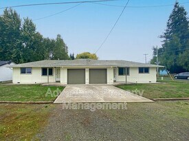 411-413 E 3rd St in Halsey, OR - Building Photo