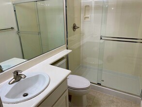 1008 Ridgeview Dr, Unit #2 in El Sobrante, CA - Foto de edificio - Building Photo