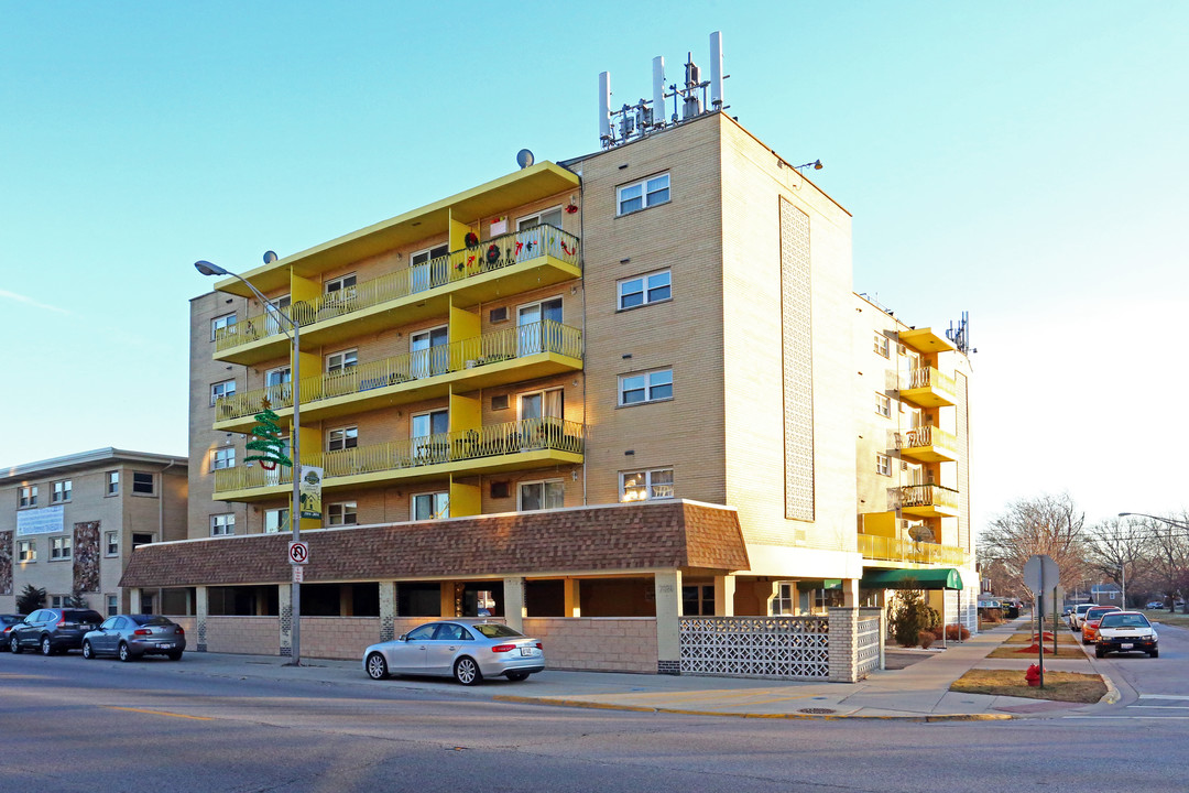 East Brook Terrace in Elmwood Park, IL - Building Photo