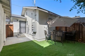 1065 Olive Ave-Unit -1065.5 in Long Beach, CA - Building Photo - Building Photo