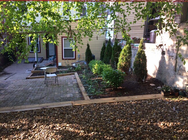 3116 Brereton St, Unit 2 in Pittsburgh, PA - Building Photo - Building Photo