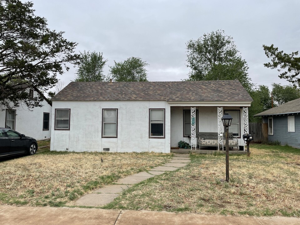 2414 24th St in Lubbock, TX - Building Photo