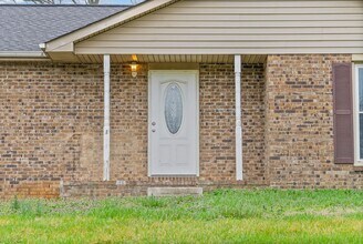 1710 Broadripple Dr in Clarksville, TN - Building Photo - Building Photo