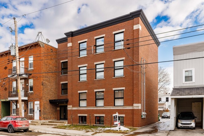 32 7e Av