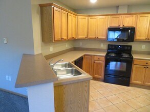 111-115 Nordic Way in Slinger, WI - Building Photo - Building Photo