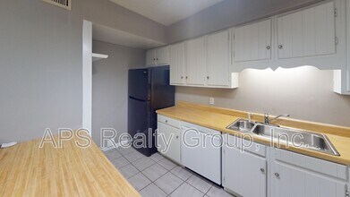 4001 S Bend Dr in Winston-Salem, NC - Building Photo - Building Photo