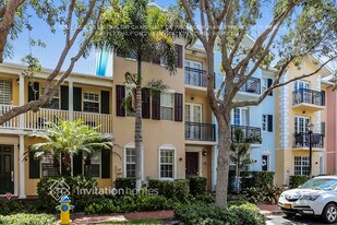 1018 E Heritage Club Cir in Delray Beach, FL - Building Photo