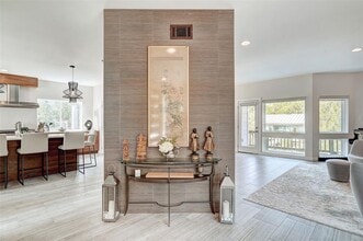 6 Sugar Creek Dr in West Lake Hills, TX - Building Photo - Building Photo