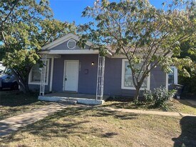4113 McCart Ave in Fort Worth, TX - Building Photo