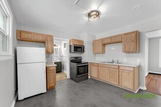 801 Prospect Ave SE in Grand Rapids, MI - Building Photo - Building Photo