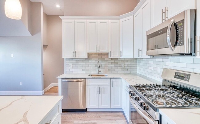 78 Roslyn Rd in Mineola, NY - Building Photo - Building Photo