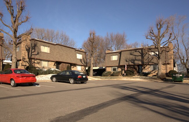 Glenwood Square in Overland Park, KS - Building Photo - Building Photo