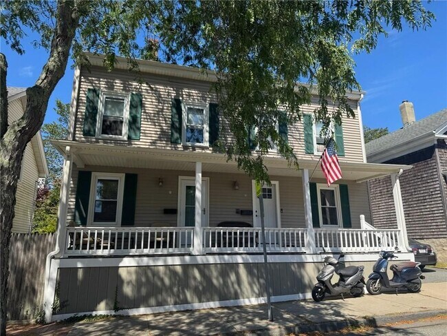 10 Hammond St in Newport, RI - Foto de edificio - Building Photo