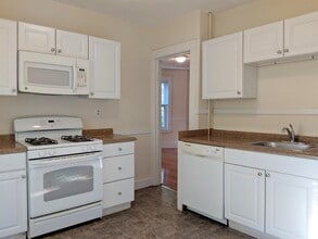 14 Sanborn Ave in Somerville, MA - Foto de edificio - Building Photo