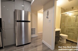 1850 Beacon St, Unit 2 in Brookline, MA - Foto de edificio - Building Photo