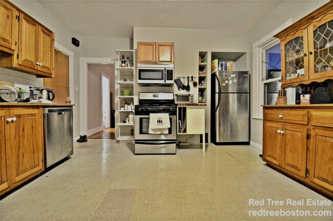 201 Hillside St, Unit 2