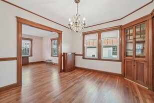 7 Henry St, Unit #2 in Brookline, MA - Building Photo