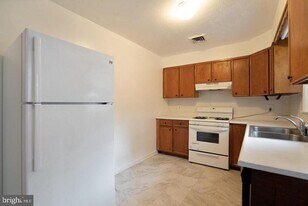 8716 Fort Foote Rd in Fort Washington, MD - Building Photo