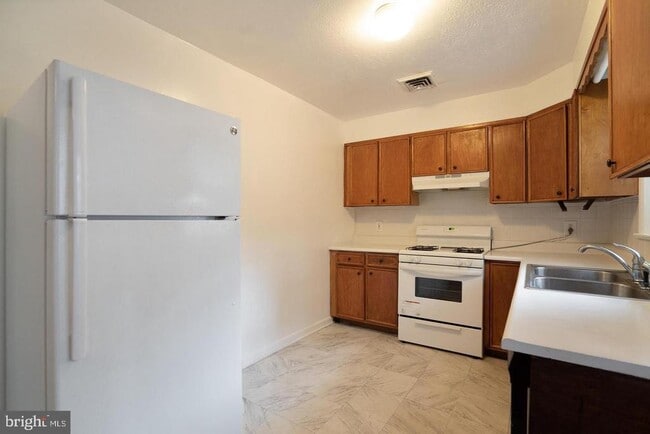 property at 8716 Fort Foote Rd