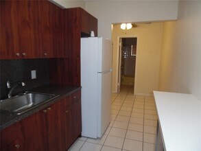 7341 NW 37th St, Unit 2 in Hollywood, FL - Building Photo - Building Photo