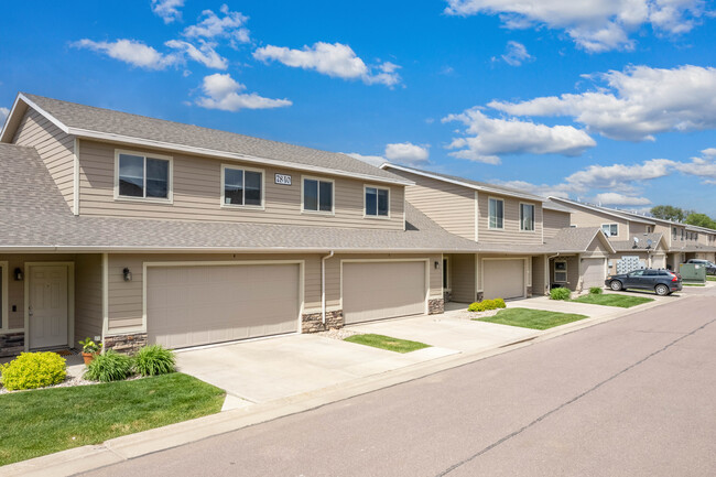 West Pointe Commons in Sioux Falls, SD - Foto de edificio - Building Photo