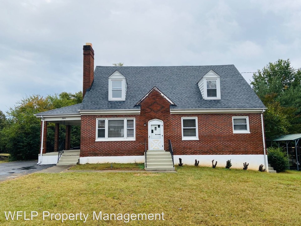 5604 White Oak Dr in Lynchburg, VA - Foto de edificio
