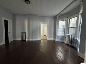 96 Brown Pl, Unit 1 in Jersey City, NJ - Building Photo - Building Photo