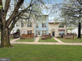 18016 Golden Spring Ct in Olney, MD - Building Photo