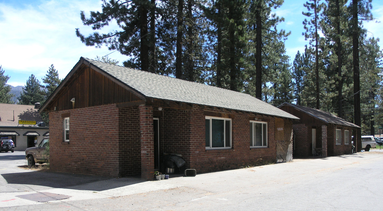 3092 Riverside Ave in South Lake Tahoe, CA - Foto de edificio