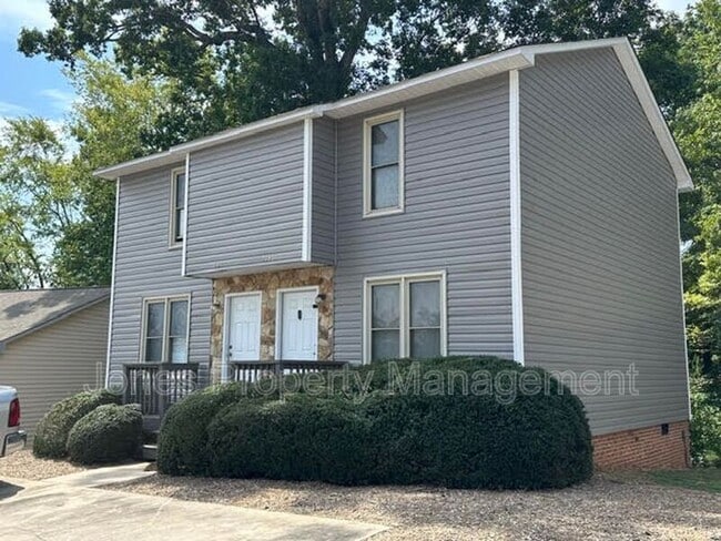 property at 2660 White Oak Ln
