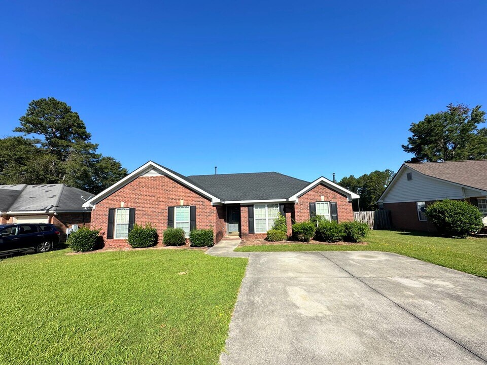 4303 Pineview Ln in Hephzibah, GA - Building Photo