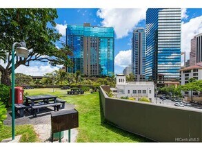 55 S Kukui St, Unit 3211 in Honolulu, HI - Building Photo - Building Photo