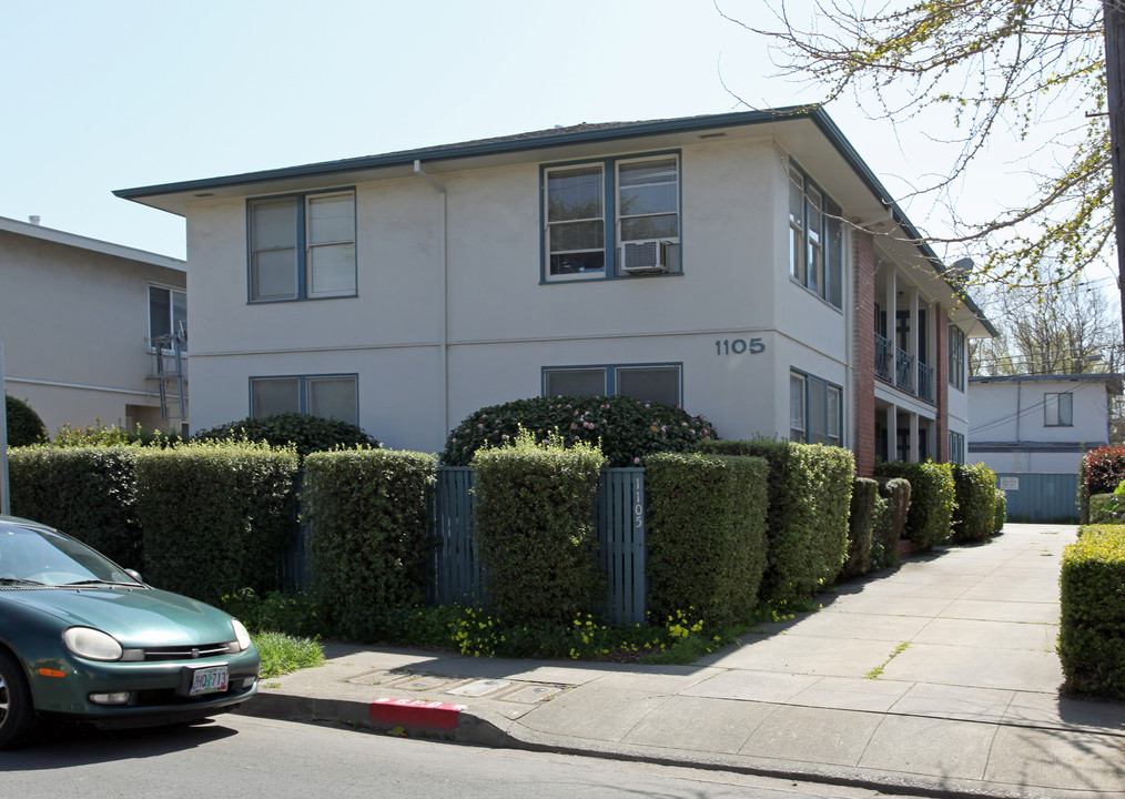 1105 Paloma Ave in Burlingame, CA - Foto de edificio