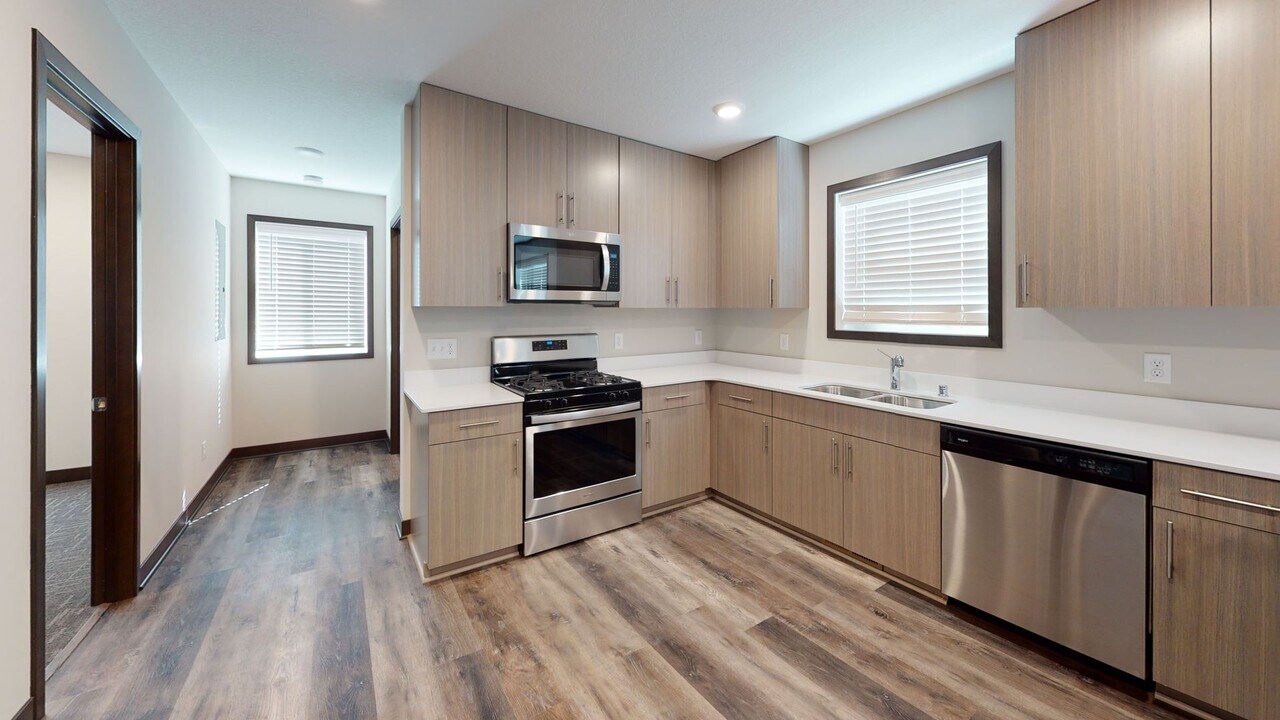 1014 16th Ave SE in Minneapolis, MN - Building Photo